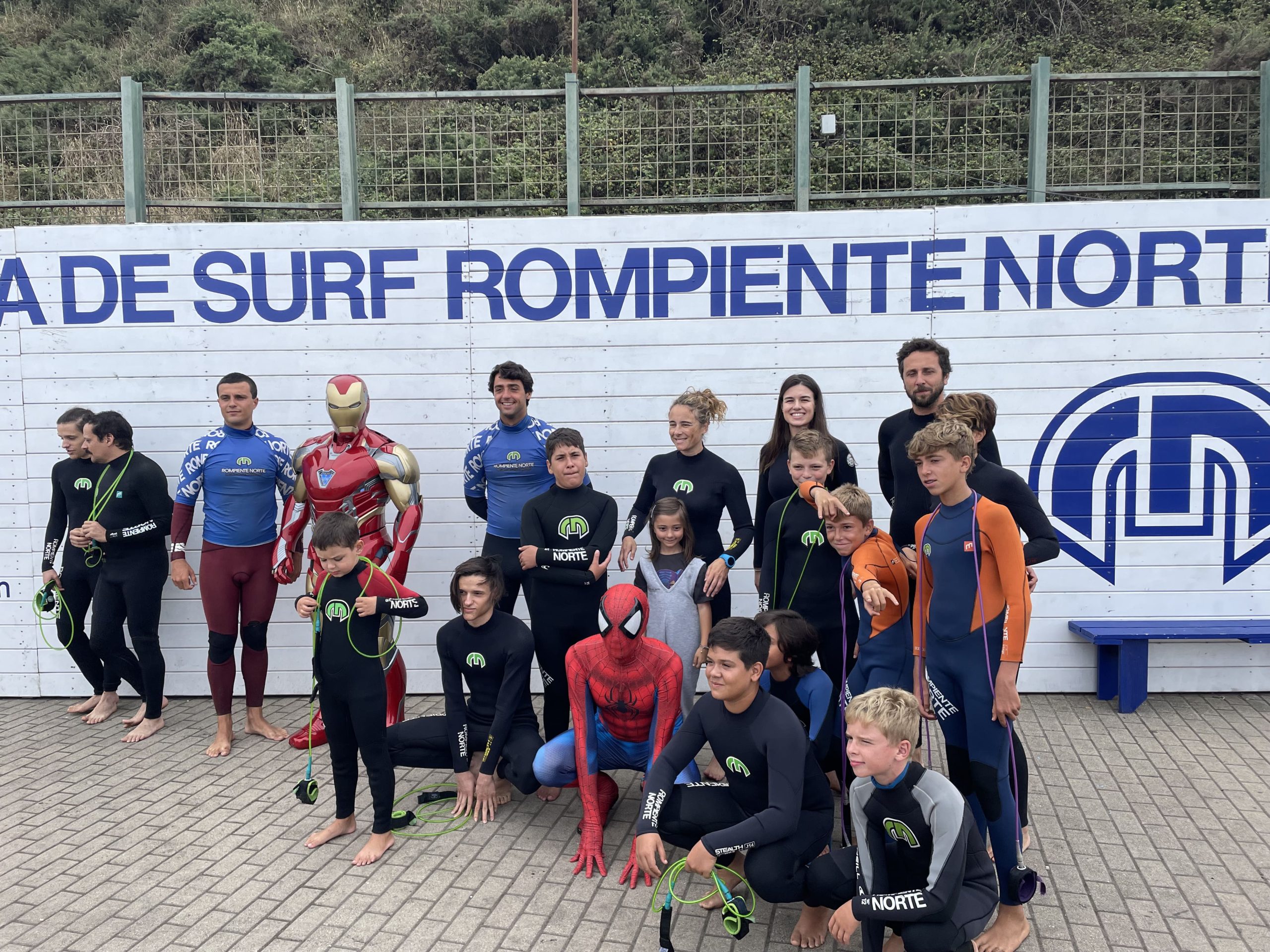 Recepción y punto de encuentro de la escuela de surf Rompiente Norte