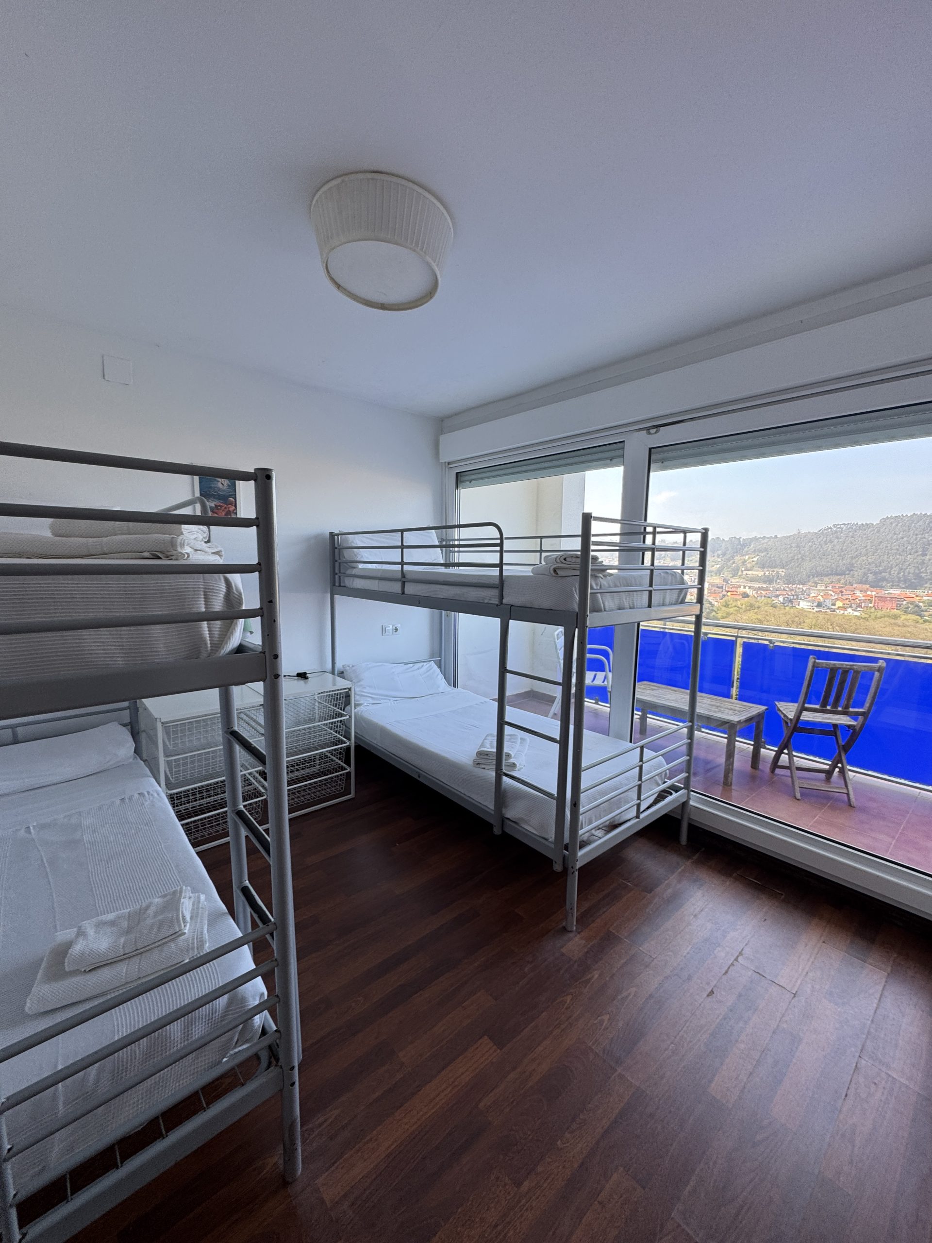 Comunidad surfera, relax y buen rollo en el Surfcamp Rompiente Norte, Asturias